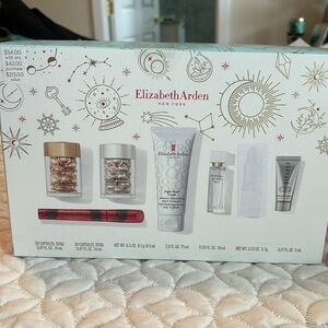 Elizabeth Arden Party Ready Holiday Set W/Ceramide, Hyaluronic Christmas 24